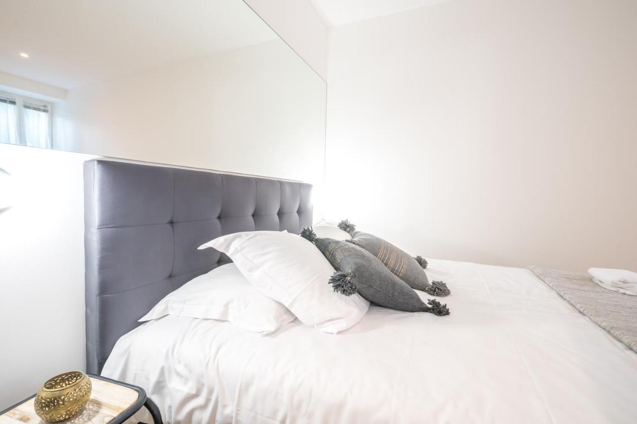 Happy Days - Eiffel Studio & Terrasse Apartment Paris Luaran gambar