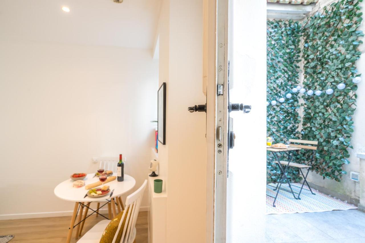 Happy Days - Eiffel Studio & Terrasse Apartment Paris Luaran gambar